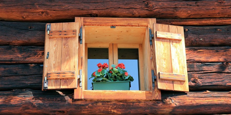 Décapage de volets en bois : quelle est la meilleure méthode ?