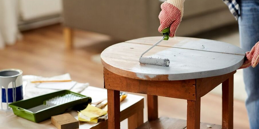 Quelle peinture pour repeindre un meuble en bois ?