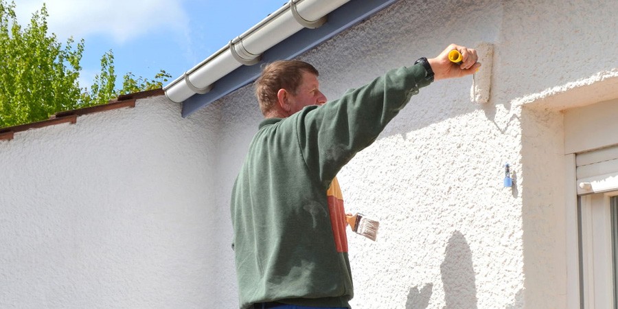 Repeindre la façade de ma maison : le faire moi-même ?