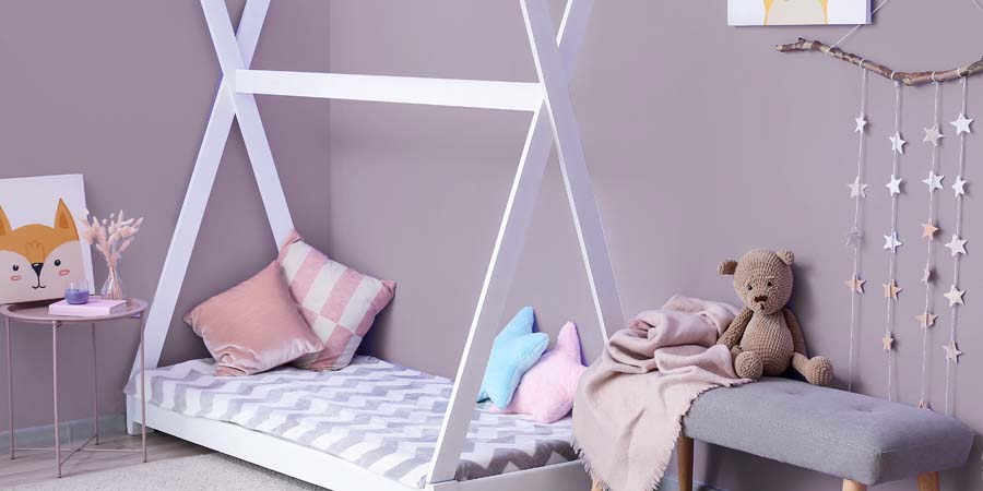 Peinture violette : quelle nuance choisir pour une chambre apaisante ?