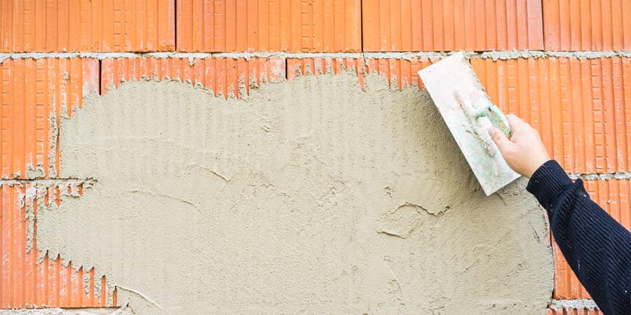 Enduit brique : comment choisir et appliquer le bon produit selon votre type de mur ?