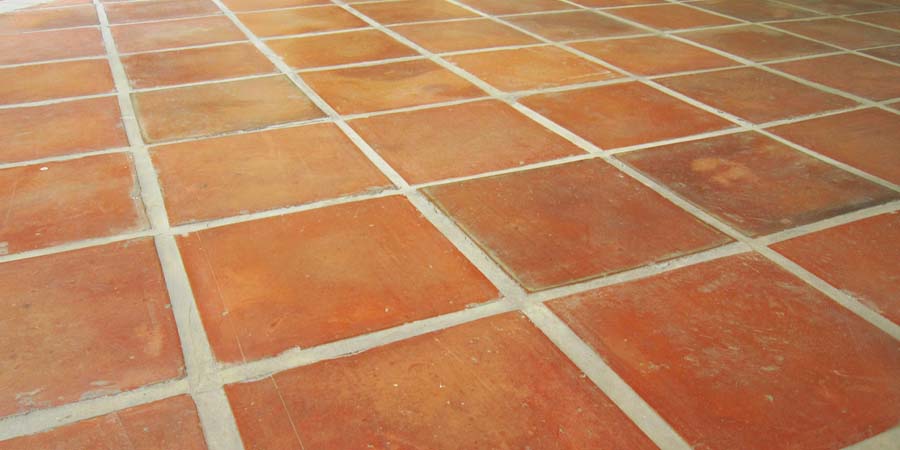 Traitement tomette : comment protéger durablement un sol en terre cuite ?