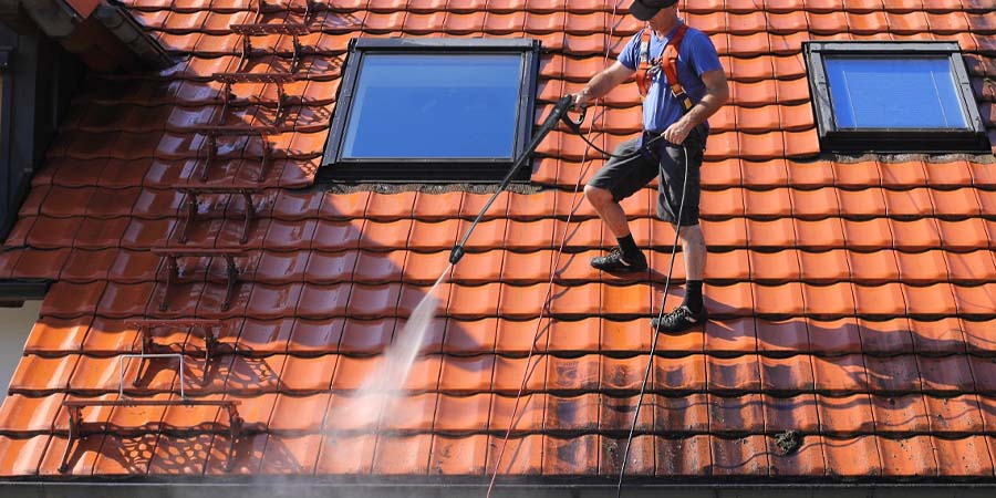 Comment hydrofuger un toit efficacement ?