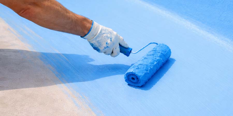 Pourquoi éviter la peinture époxy pour piscine ? Quelles alternatives choisir ?